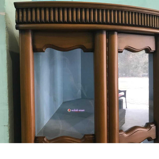 Corner showcase