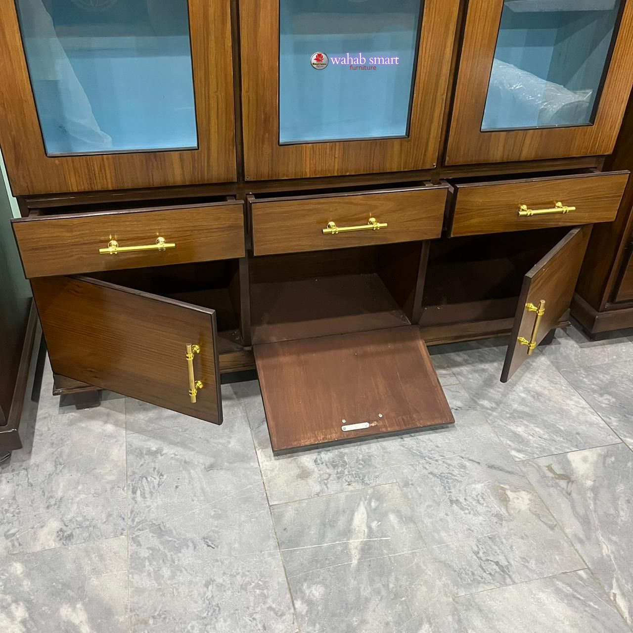 Exposy showcase three door