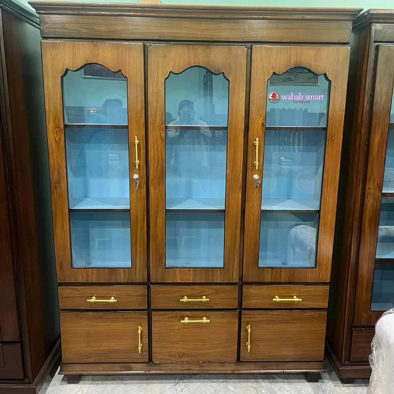 Exposy showcase three door
