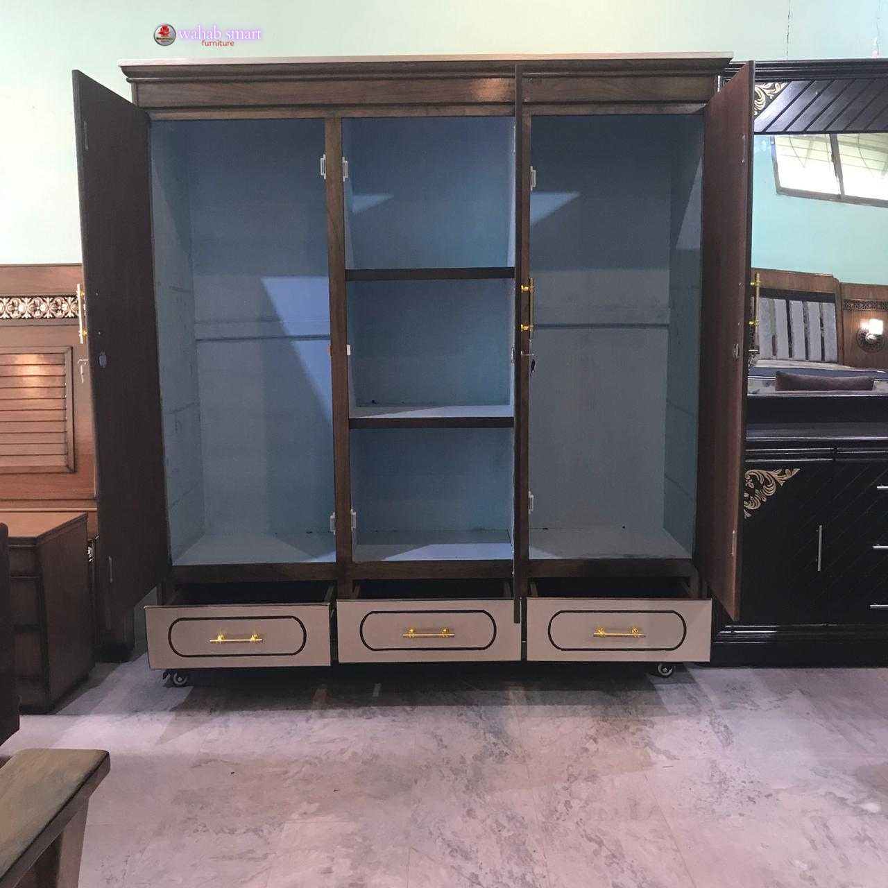 Butterfly wardrobe three doors