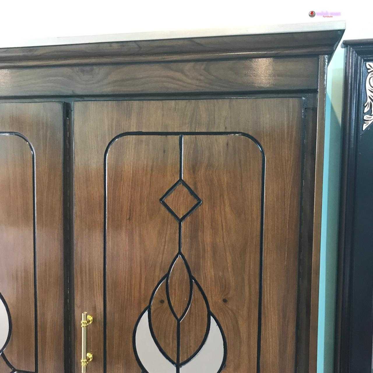 Butterfly wardrobe three doors