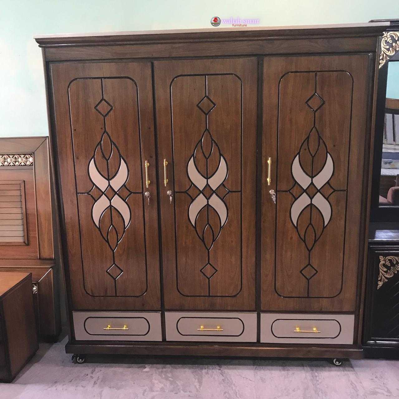Butterfly wardrobe three doors